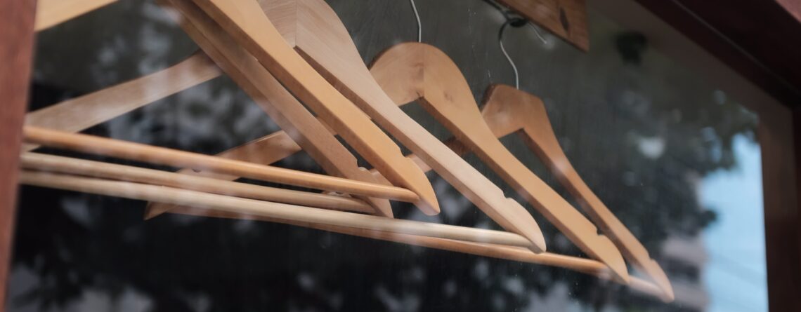 Da una nueva vida a tus perchas de madera