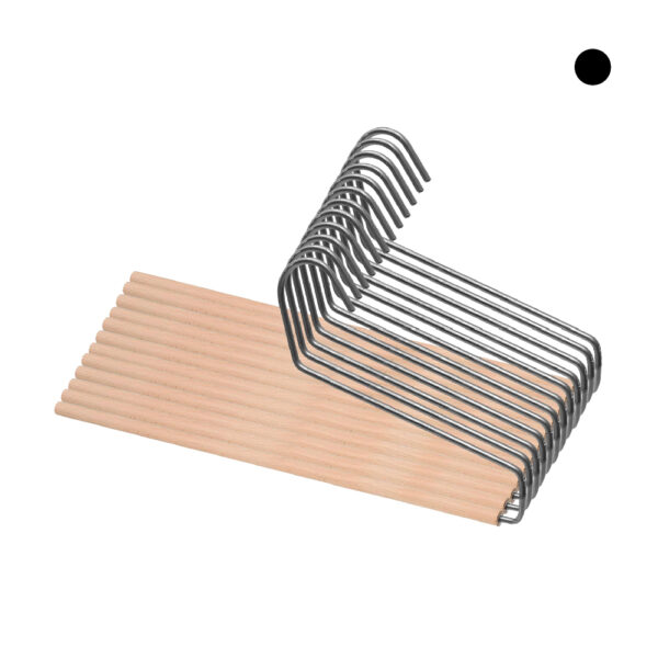 Percha de metal con barra de madera